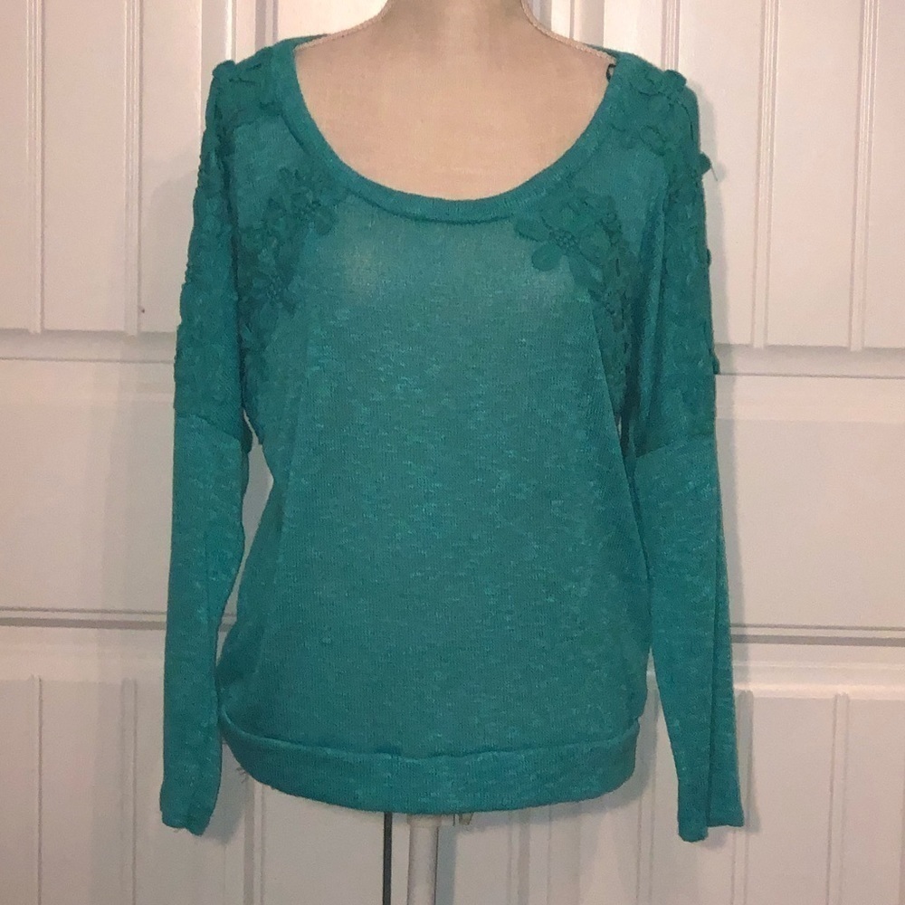 Deb cottagecore coastal grandma thin knitted & crocheted floral blue sweater; L
